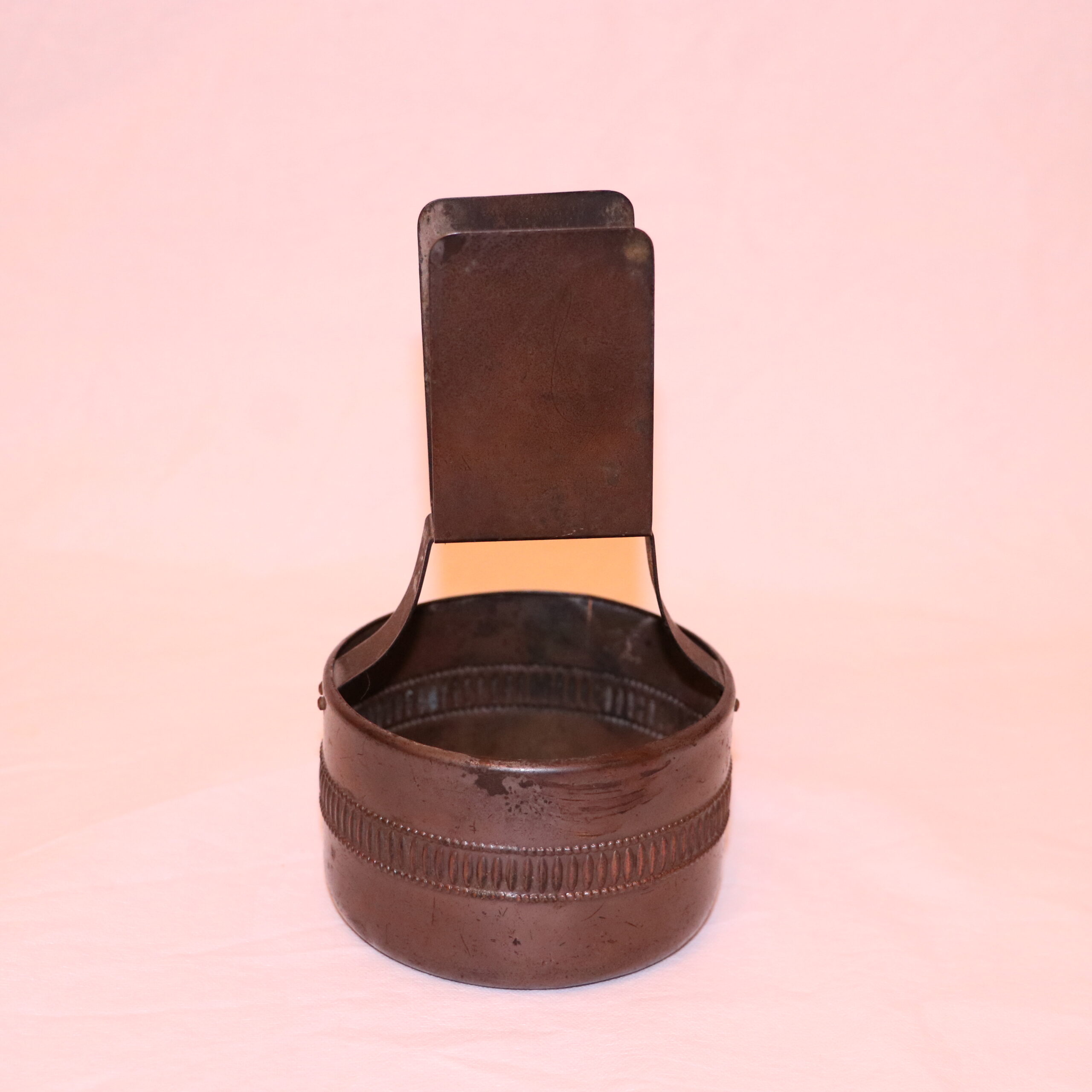 Tikutoosi hoidja koos tuhatoosiga