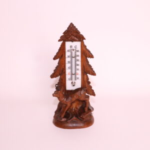 Pähklipuust nikerdatud alus koos termomeetriga