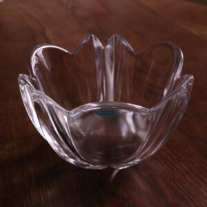 tulbi kujuline kristallist kauss