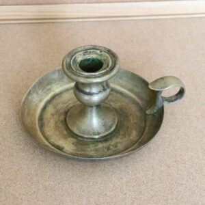 vene messingist küünlajalg