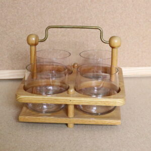 neli vintage klaasi ja kandiku komplekt